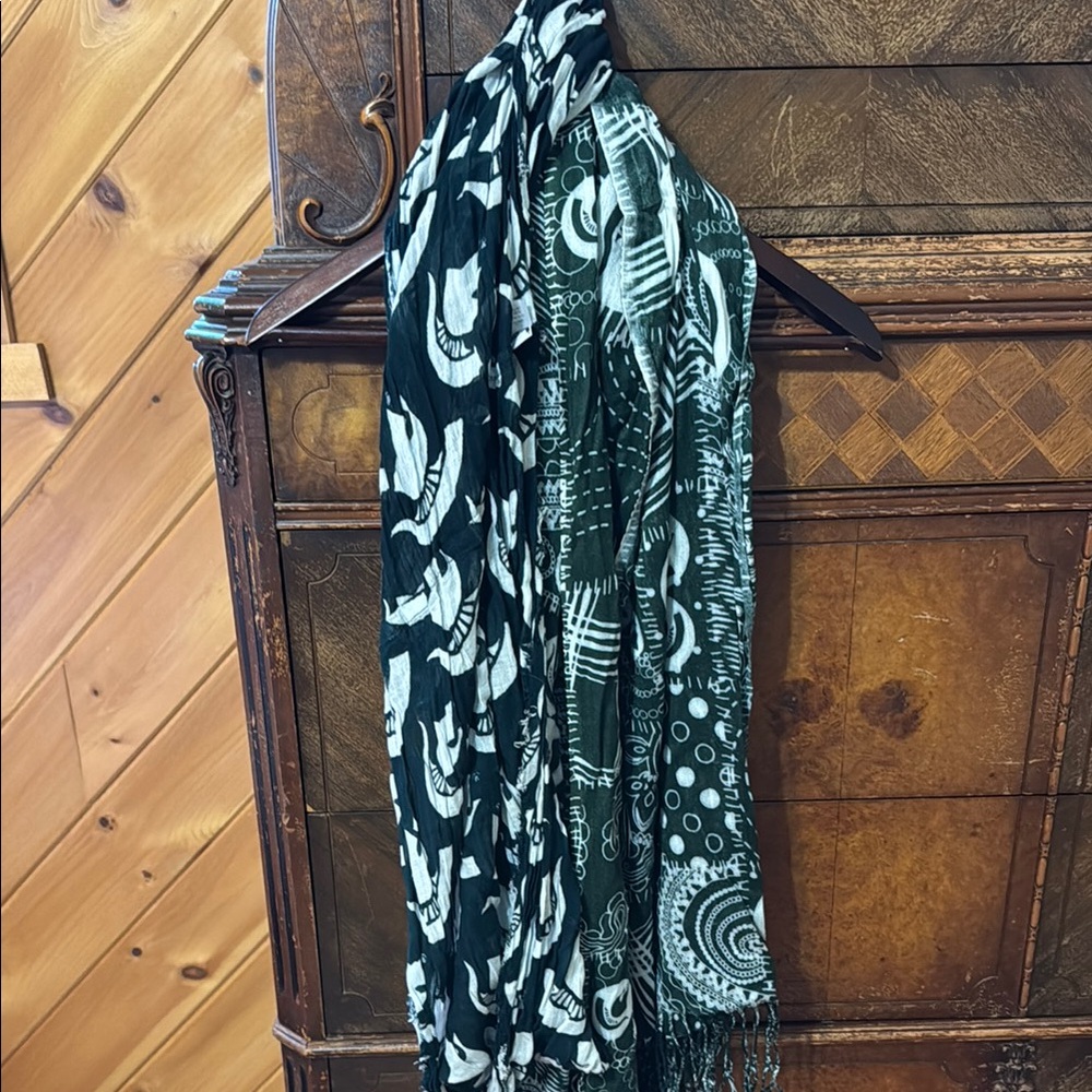MI State Spartans Elegant White and Green Patterned Scarfs